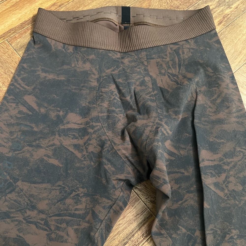 NWOT Lululemon Brown Camouflage Men’s  Leggings Size L